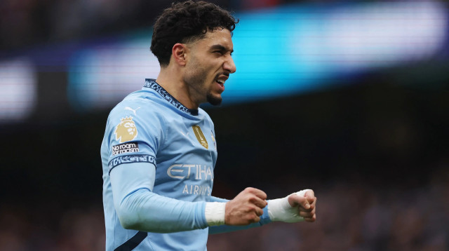 עומאר מרמוש שחקן מנצ'סטר סיטי חוגג שער (צילום: רויטרס)