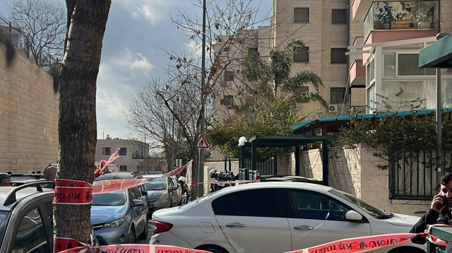 זירת תאונת פגע וברח בירושלים (צילום: דוברות המשטרה)