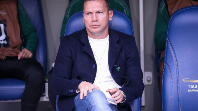 מאמן מכבי חיפה, ברק בכר (צילום: מאור אלקסלסי)