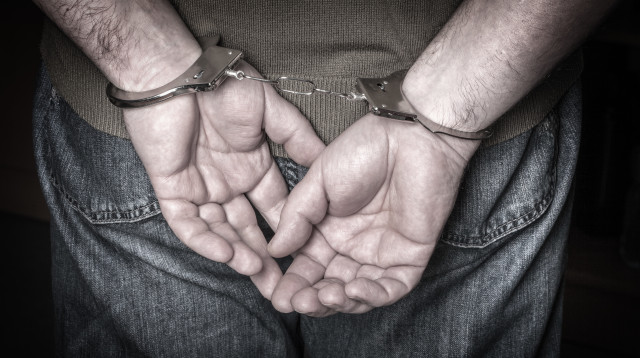 עצור, אזיקים (צילום: אינגאימג')