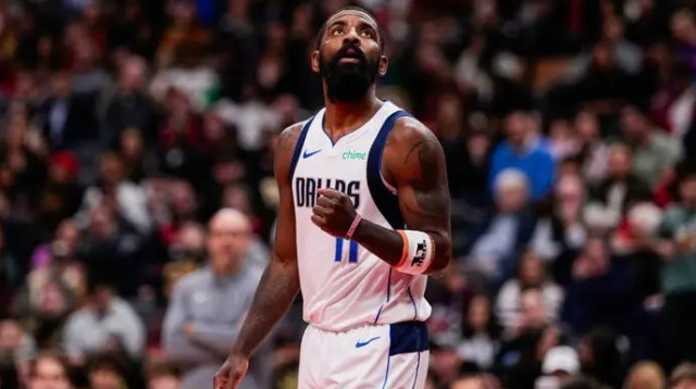 דאלאס לא עוצרת. קיירי אירווינג (צילום: אימג'בנק  GettyImages, Andrew Lahodynskyj)