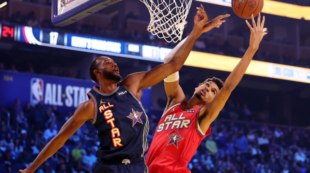 ויקטור וומבניאמה מול אוון מובלי במשחק האולסטאר (צילום: GettyImages, Ezra Shaw)