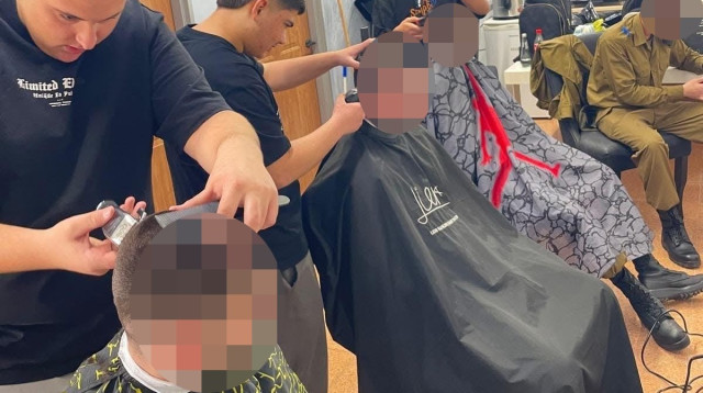 תלמידי "תיכון טכנולוגי נעמ"ת חדרה" מספרים את טירוני גולני (צילום: "תיכון טכנולוגי נעמ"ת")