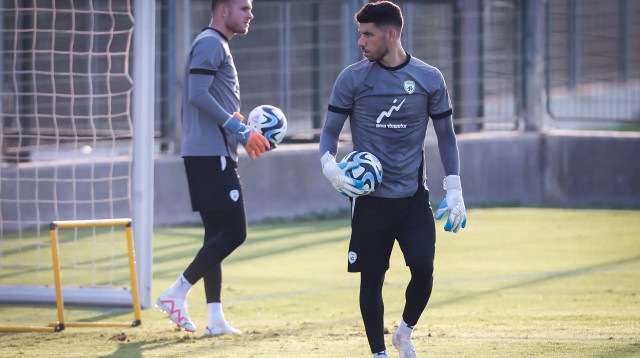 עומרי גלזר, דניאל פרץ, שוערי נבחרת ישראל (צילום: מאור אלקסלסי)