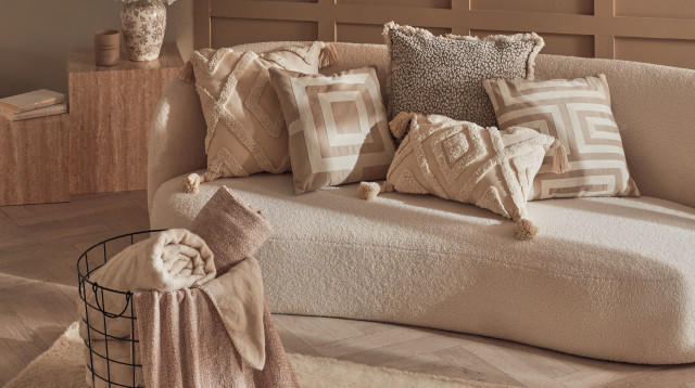 PRIMARK Brushed Throw Cream  (צילום: באדיבות המותג)