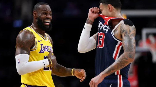 לברון לצד קייל קוזמה (צילום: אימג'בנק  GettyImages, Patrick Smith)