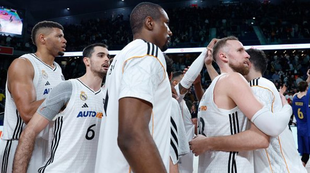 שחקני ריאל מדריד בכדורסל (צילום: Maria Jimenez)