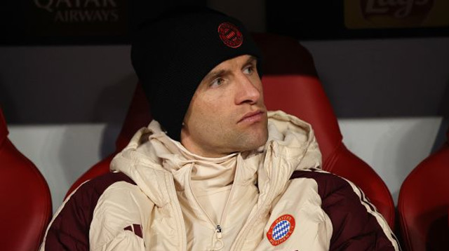 התייבש על הספסל. תומאס מולר (צילום: Alex Grimm)