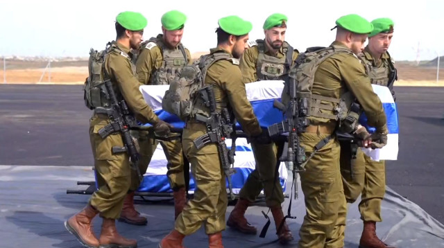 קבלת ארונות של חטופים חללים, 20 בפברואר 2025 (צילום: דובר צה"ל בערבית)