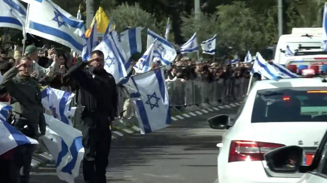 מצדיעים לחטופים החללים (צילום: דוברות המשטרה)