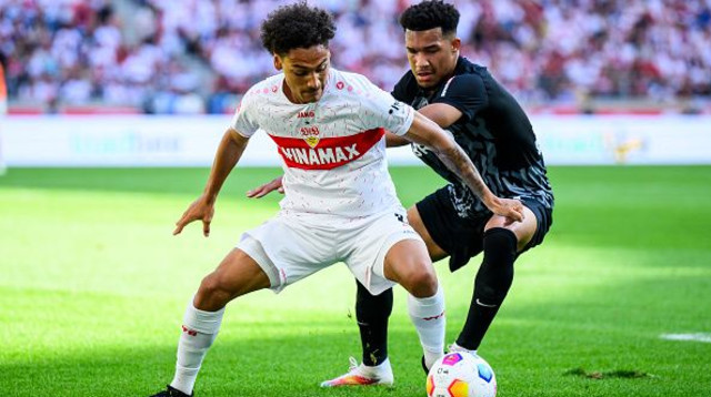 קנת שמידט במדי פרייבורג נגד שטוטגרט במשחק בבונדסליגה (צילום: picture alliance)