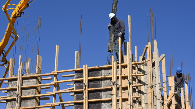 פועלים באתר בנייה (צילום: מיכאל גלעדי פלאש 90)