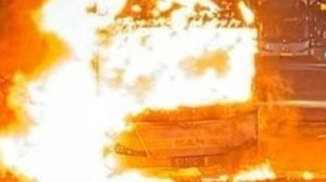 פיצוץ אוטובוס בבת ים  (צילום: שימוש לפי סעיף 27א')