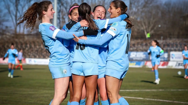 שחקניות נבחרת ישראל בכדורגל חוגגות (צילום: אתר רשמי, שאול גרינפלד, ההתאחדות לכדורגל)