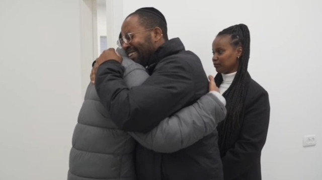 אברה מנגיסטו ומשפחתו (צילום: צילום מסך)