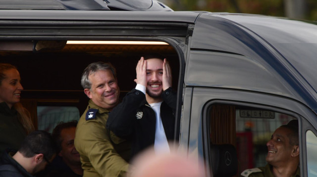 עומר שם טוב (צילום: אבשלום ששוני)