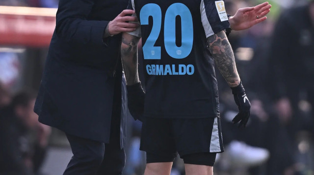 צ'אבי אלונסו מאמן באייר לברקוזן עם אלכס גרימאלדו (צילום: GettyImages, Oliver Hardt)