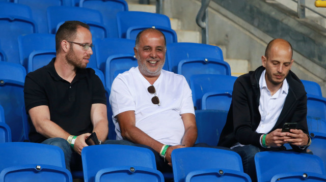 עמוס לוזון (במרכז) (צילום: קובי אליהו)