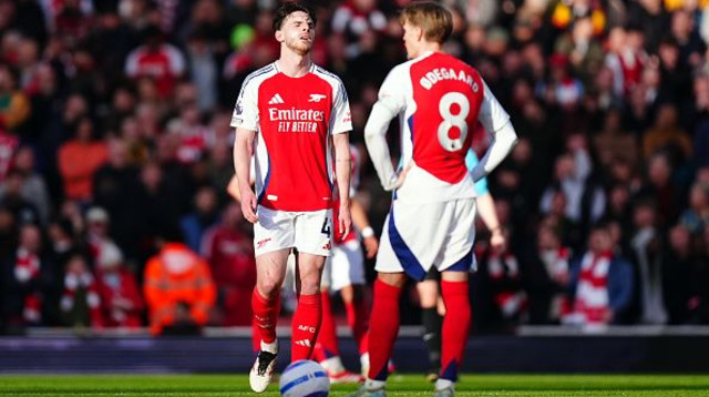 דקלן רייס ומרטין אודגארד שחקני ארסנל מאוכזבים (צילום: Mike Egerton - PA Images)