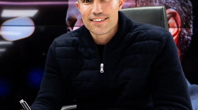 מאמן פיינורד רובין ואן פרסי (צילום: אתר רשמי, האתר הרשמי של פיינורד)