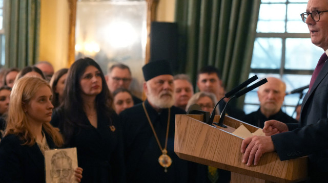 ראש ממשלת אנגליה, קיר סטארמר בנאום בכינוס המנהיגים לציון שלוש שנים לפלישה הרוסית לאוקראינה (צילום: רויטרס)