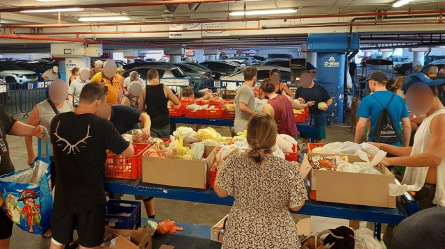 מתנדבים לעמותת "פתחון לב" (צילום: עמותת "פתחון לב")