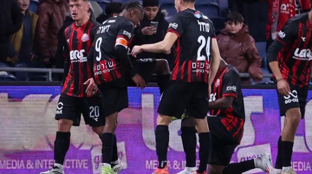 נתנו חותמת לעונה מצוינת. הפועל חיפה חוגגת (צילום: מאור אלקסלסי)