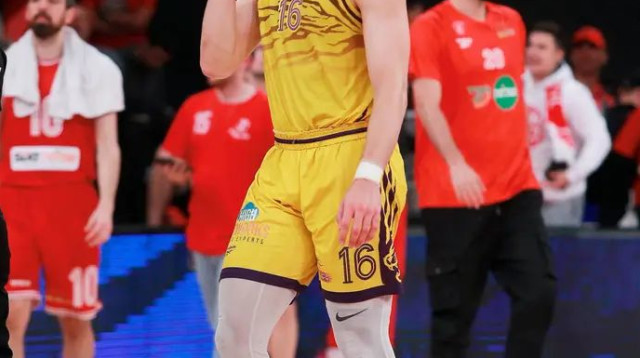 חנוכי וחולון פייבוריטיים (צילום: קובי אליהו)