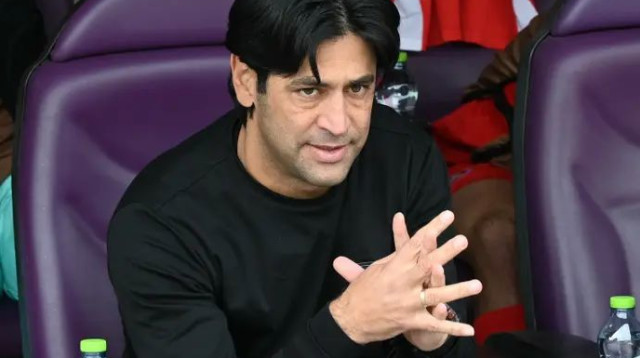 אליניב ברדה מאמן הפועל תל אביב (צילום: ברני ארדוב)