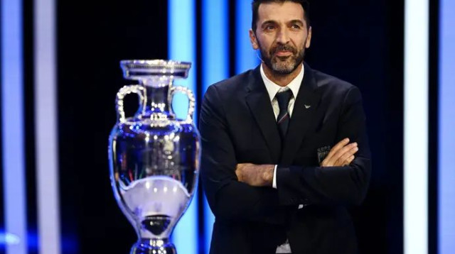 גם בופון הגיע לטקס הנוצץ (צילום: GettyImages, Alexander Scheuber)