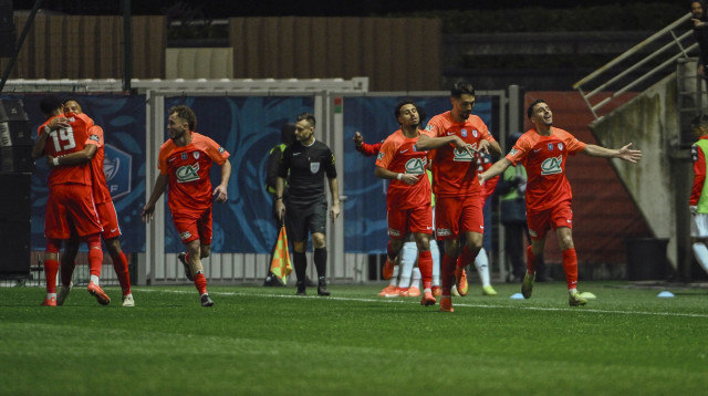 שחקני קאן חוגגים (צילום: GettyImages, FREDERIC DIDES/AFP)