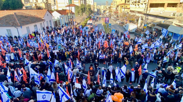 מסע הלוויה של משפחת ביבס (צילום: אבשלום ששוני)