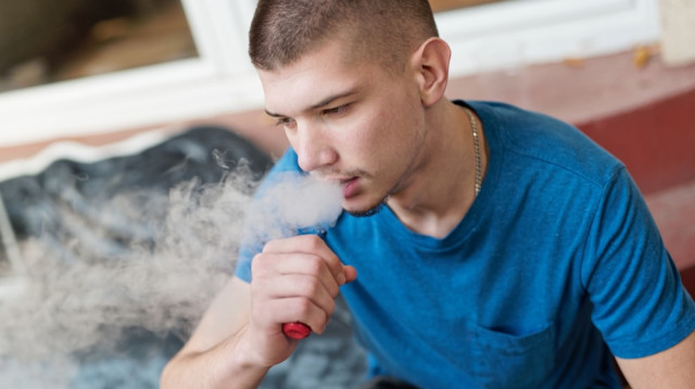 אידוי קנאביס. סכנת אי ספיקת ריאות ומוות (צילום: שאטרסטוק)