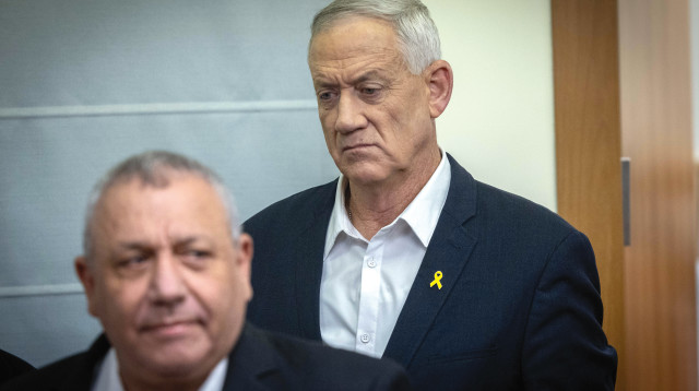 בני גנץ וגדי איזנקוט (צילום: חיים גולדברג, פלאש 90)