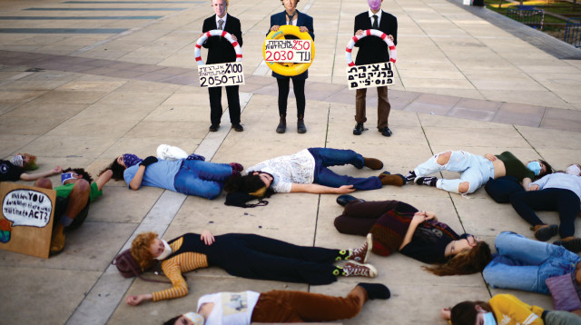 הפגנה נגד השימוש בדלקים והתחממות כדור הארץ (צילום: תומר נויברג פלאש 90)