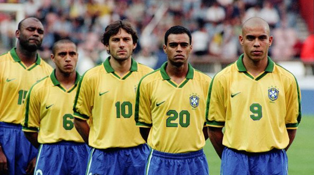 נבחרת ברזיל 1997, מימין לשמאל: רונאלדו, דנילסון, לאונרדו, רוברטו קרלוס וסליו סילבה (צילום: Mark Leech/Offside)