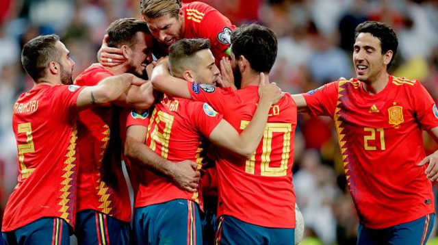 נבחרת ספרד חוגגת (צילום: Soccrates Images)