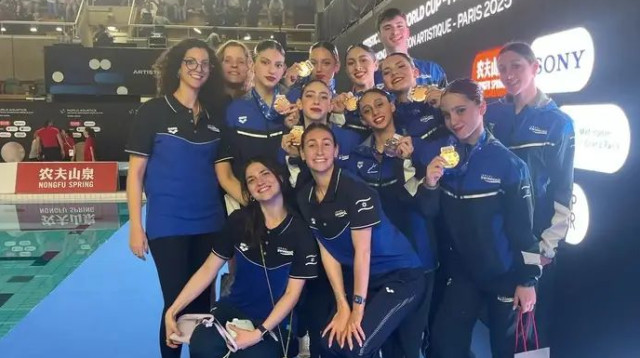 יופי של הישג. הנבחרת, היום (צילום: אתר רשמי, איגוד השחייה)