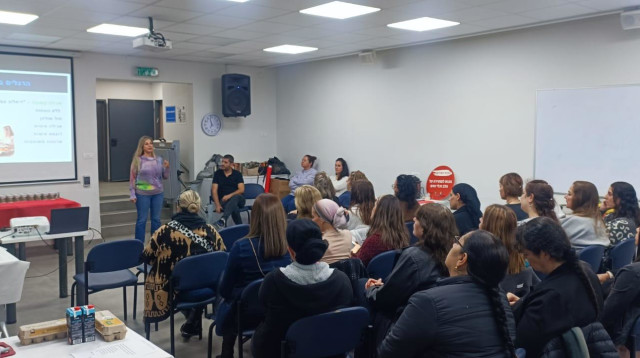 הכנס לצוותי החינוך עם התזונאית העירונית  (צילום: דוברות עיריית רמת גן)