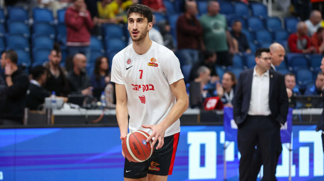 גבי צ'אצ'אשווילי שחקן הפועל ירושלים (צילום: לירון מולדובן)