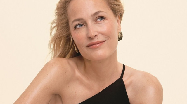 ג'יליאן אנדרסון ללוריאל פריז  (צילום: קאס בירד)