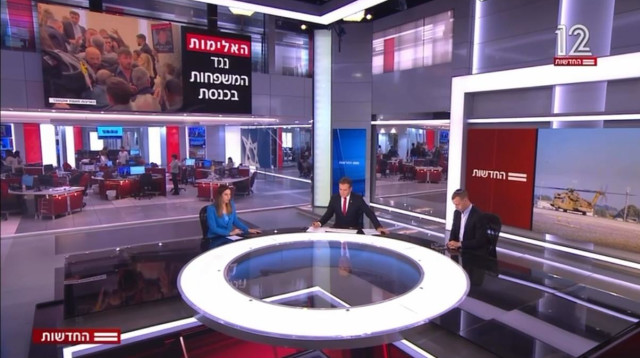 אולפן חדשות 12 (צילום: צילום מסך חדשות 12)