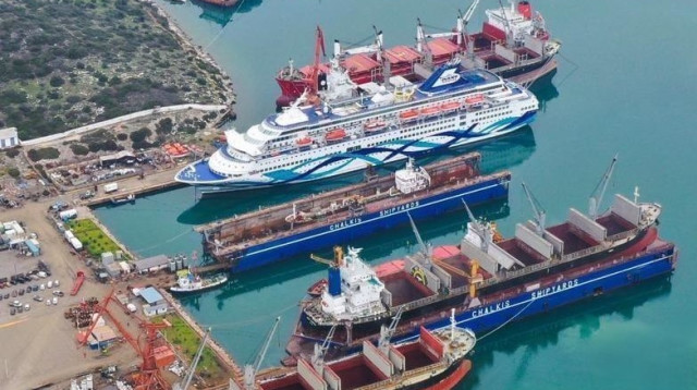 קראון איריס של מנו ספנות ביוון (צילום: באדיבות מספנת חלקיס)