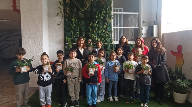 תלמידים מפונים שלקחו חלק בפרוייקט "שותלים תקווה" (צילום: באדיבות אגודת ניצן)