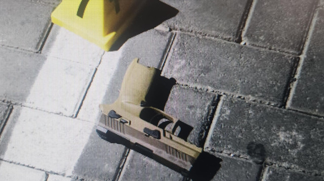 אקדחו של העבריין שניסה לרצוח את אביו של העבריין נאור סוכר (צילום: דוברות המשטרה)