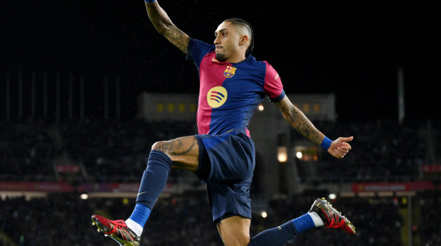 שחקן ברצלונה ראפיניה (צילום: GettyImages, David Ramos)