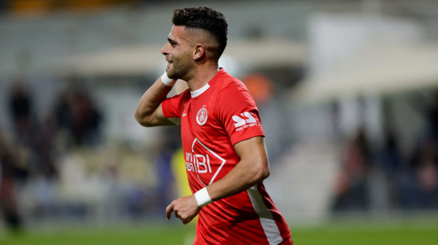 איתמר שבירו שחקן הפועל תל אביב (צילום: ברני ארדוב)