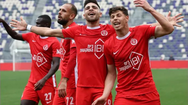 בדרך הבטוחה לליגת העל. שבירו וטוריאל חוגגים (צילום: דני מרון)