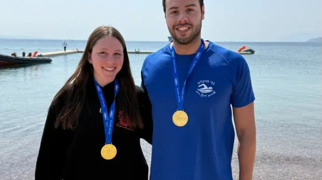 מסורת ישנה, מסורת חדשה? רודיטי ואדיר עם מדליות הזהב, היום (צילום: אתר רשמי, לידור גולדברג, איגוד השחייה)