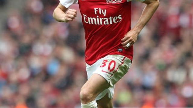 יוסי בניון במדי ארסנל (צילום: Nick Potts - PA Images)